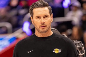 乐鱼app-湖人今日收割多项纪录：詹姆斯胜场第1，东契奇15000分等