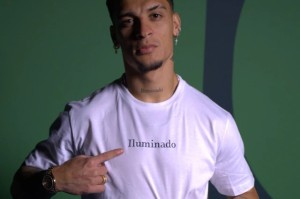 排面这一块！贝蒂斯推出安东尼联名服装，每卖一件球员都有分成